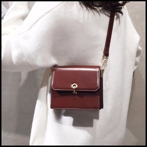 NEW ROME Crossbody / Shoulder Bag